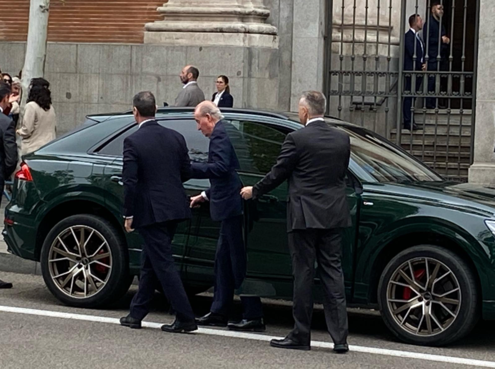 Juan Carlos I a su llegada a la parroquia San Francisco de Borja en Madrid.