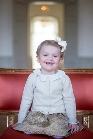 Fotografía oficial por el segundo aniversario de la princesa Estela de Suecia.