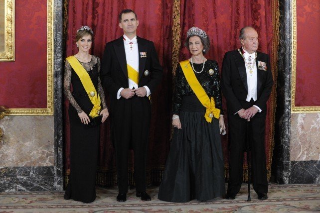 Los reyes y los príncipes de Asturias.