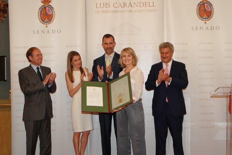Los reyes, en la entrega del Premio Luis Carandell de 2013.