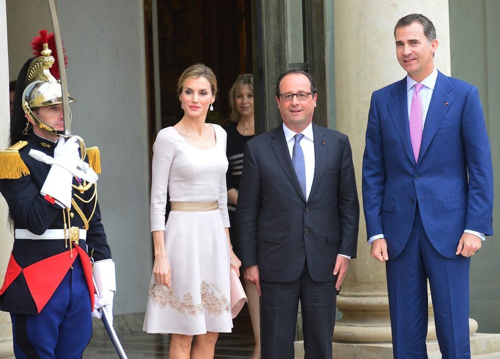 Los reyes y François Hollande. 