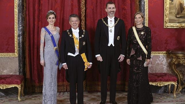 Los reyes junto al presidente de Colombia y su esposa.