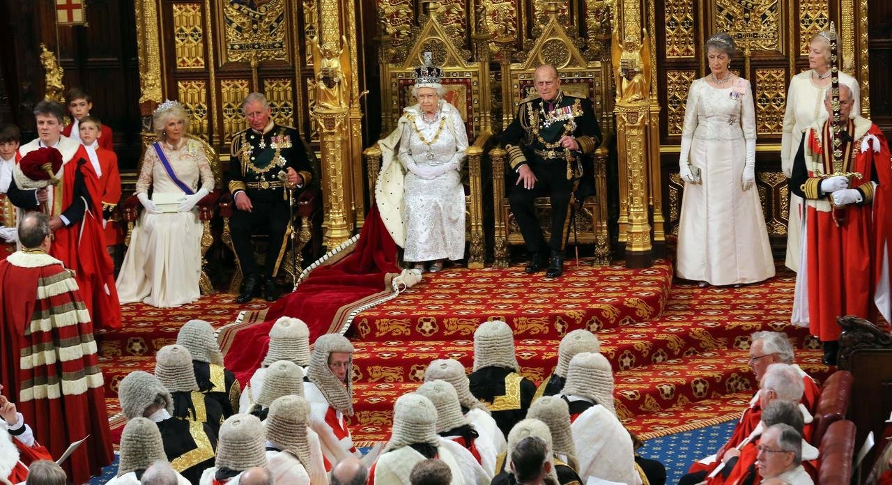 La reina Isabel y el príncipe Carlos, en la apertura del año parlamentario.