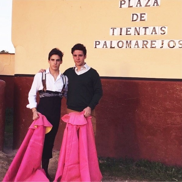 Froilán y su amigo el torero Gonzalo Caballero, en la finca de Palomarejos.