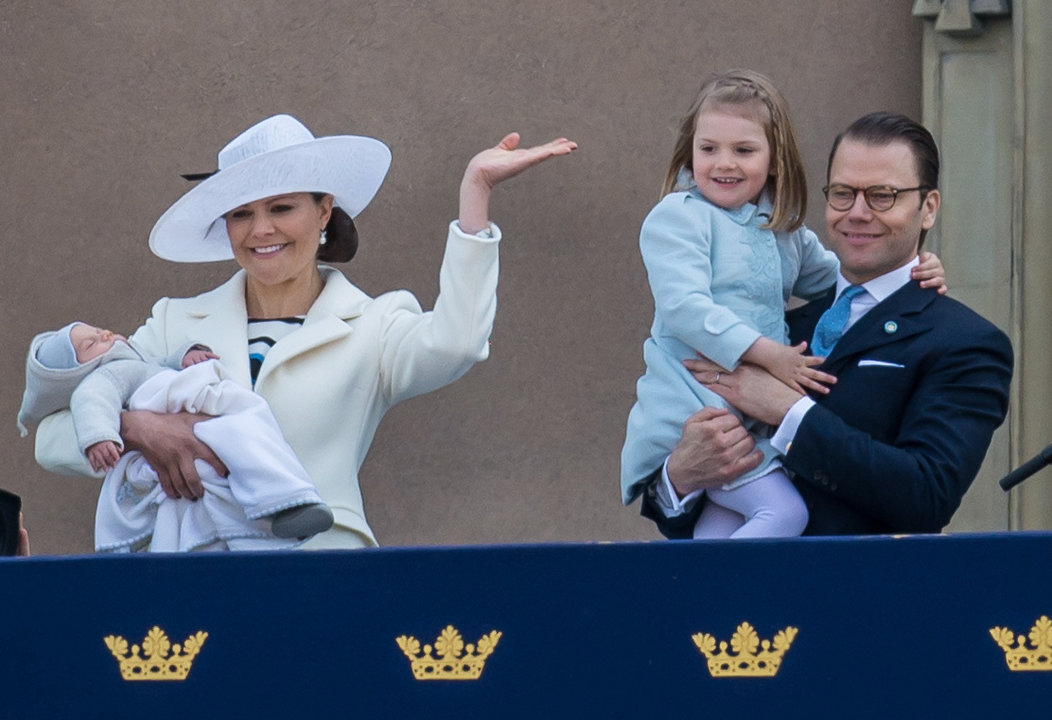 La princesa Victoria de Suecia, con su marido y sus dos hijos.