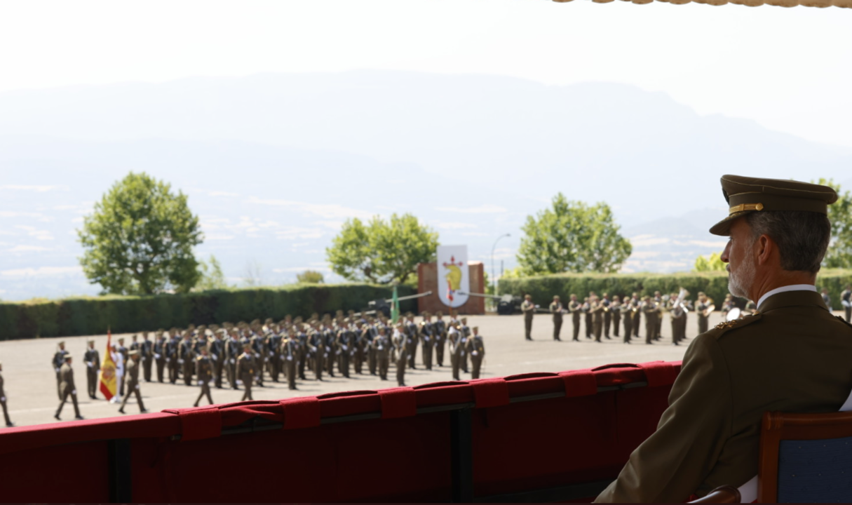 El Rey ha presidido, en la Academia General Básica de Suboficiales de Talarn, el acto de entrega de Reales Despachos a los casi 500 sargentos de la XLVII Promoción de la Escala de Suboficiales.