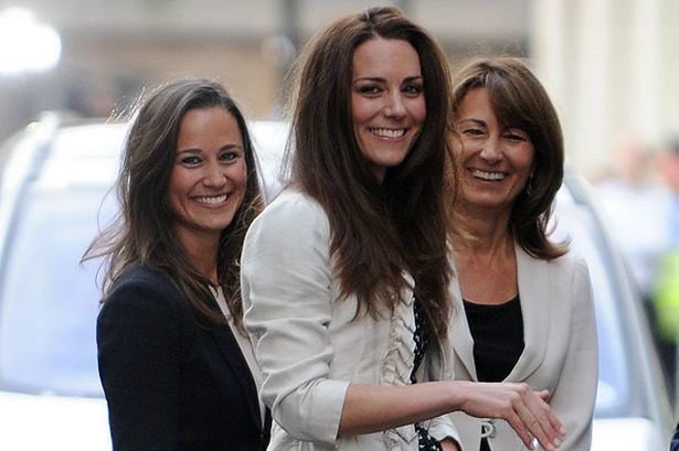 La princesa Catalina junto a su madre y su hermana, Carole y Pippa Middleton.