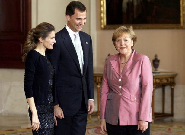 Los reyes y Angela Merkel. 