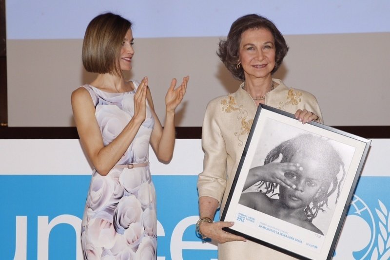 Las reinas Letizia y Sofía en la entrega de premios UNICEF Comité Español 2015.