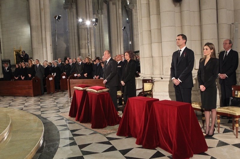 Los reyes, en el funeral de Adolfo Suárez.