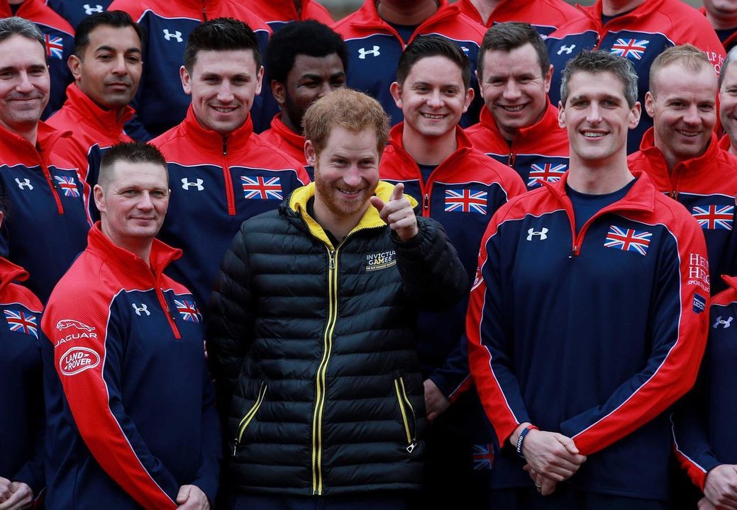 El príncipe Enrique con el equipo inglés de los 'Juegos Invictus'.
