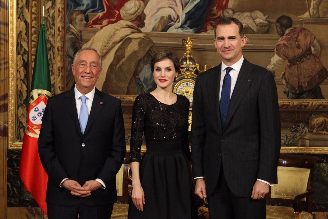 El presidente de la República de Portugal, con los reyes en una cena de gala en el Palacio Real.