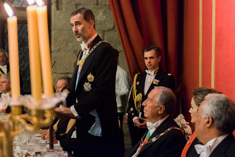 Felipe VI habla en la cena de gala en Guimaraes.