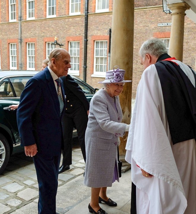 La reina Isabel y el duque de Edimburgo, en un acto el día del anuncio de la retirada del primero.