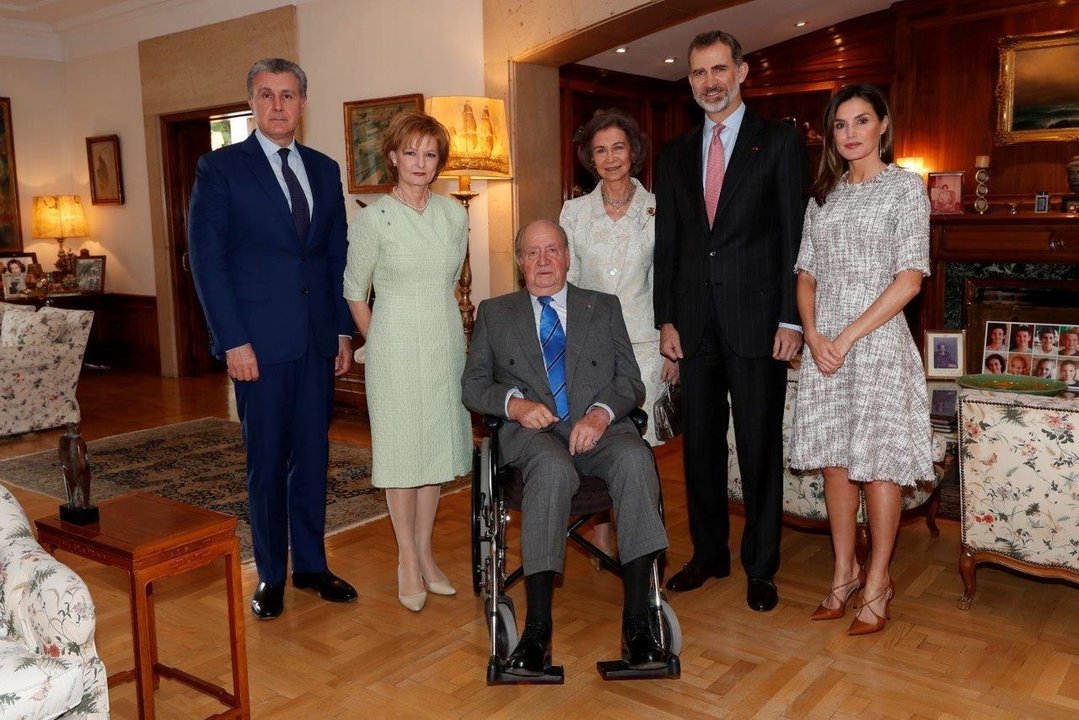 Los reyes y don Juan Carlos y doña Sofía, acompañados de la princesa Margareta y el príncipe Radu de Rumanía