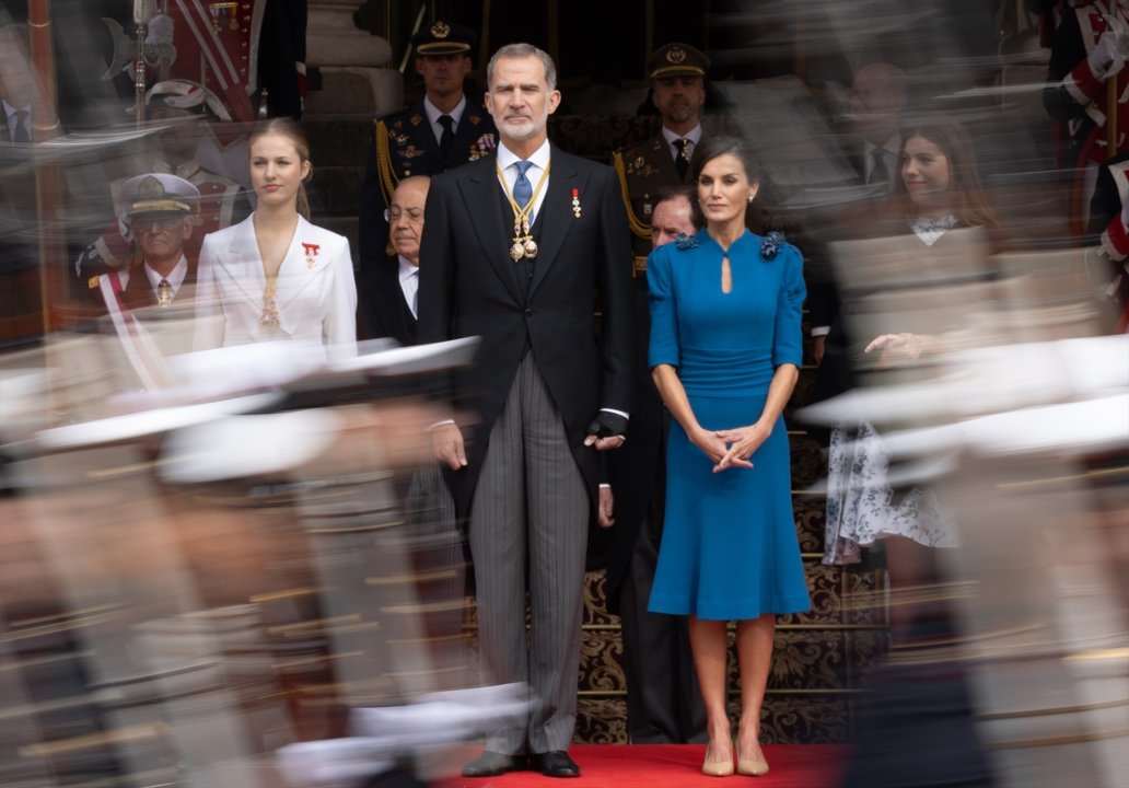 La princesa Leonor; los Reyes de España Felipe VI y Letizia y la infanta Sofía a su salida tras el acto de jura de la Constitución ante las Cortes Generales. Eduardo Parra, Europa Press.